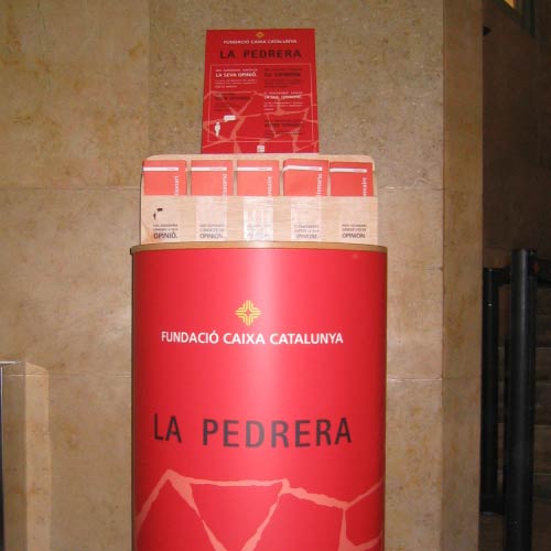 Fundació Caixa Catalunya ::  Enquestes a La Pedrera